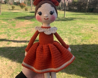 Poupée amigurumi au crochet