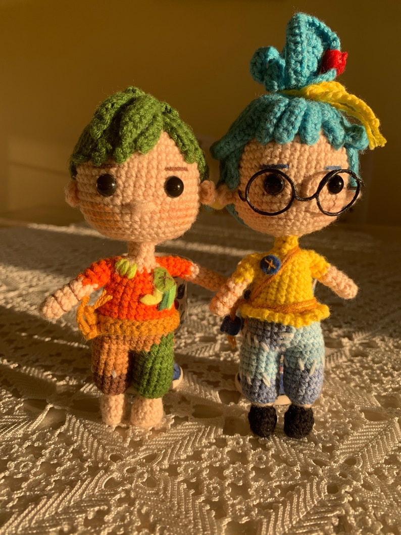 Il faut deux poupées au crochet May et Cody image 3