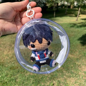 Handgemachte Iso Amigurumi Puppe - Mini Valorant Agens Häkelfigur (10 cm / 4 zoll) Valorant Agens Häkelspielzeug | Einzigartiges Gamer Geschenk