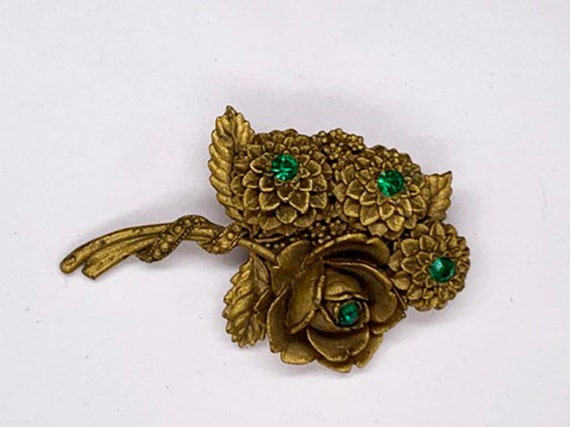 1940's Molded Flower Pin with Green Rhinestones - image 3