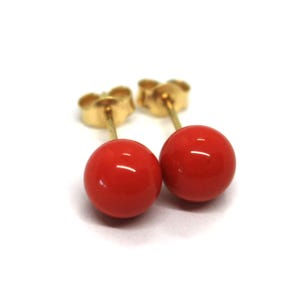18k yellow gold 8mm spheres intense red reconstructed coral button earrings
