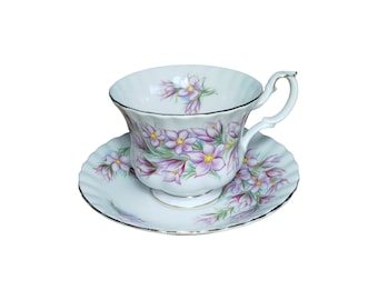 Tasse avec soucoupe du Prairie Crocus de la célèbre marque Royal Albert.