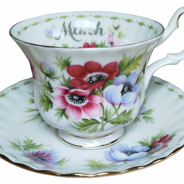 Tazza con piattino della serie mensile del famoso marchio Royal Albert - Il mese di Marzo.