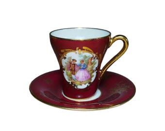 Kleine alte Tasse und Untertasse der französischen Marke Limoges Goudeville. Liebesmotiv.