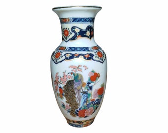 Beautiful porcelain Vase from the Japan brand style Imari .