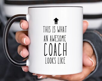 Taza de café de entrenador, esto es lo que parece un entrenador impresionante taza, regalos de entrenador, regalos únicos para entrenador, regalos de entrenador de vida, regalos de entrenador deportivo