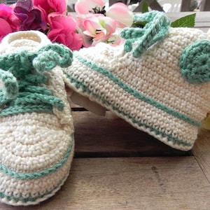 Crochet baby shoes like convers