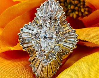 4,00 kt marquise-geslepen diamanten ballerinaring gezet in platina, maat 6,75
