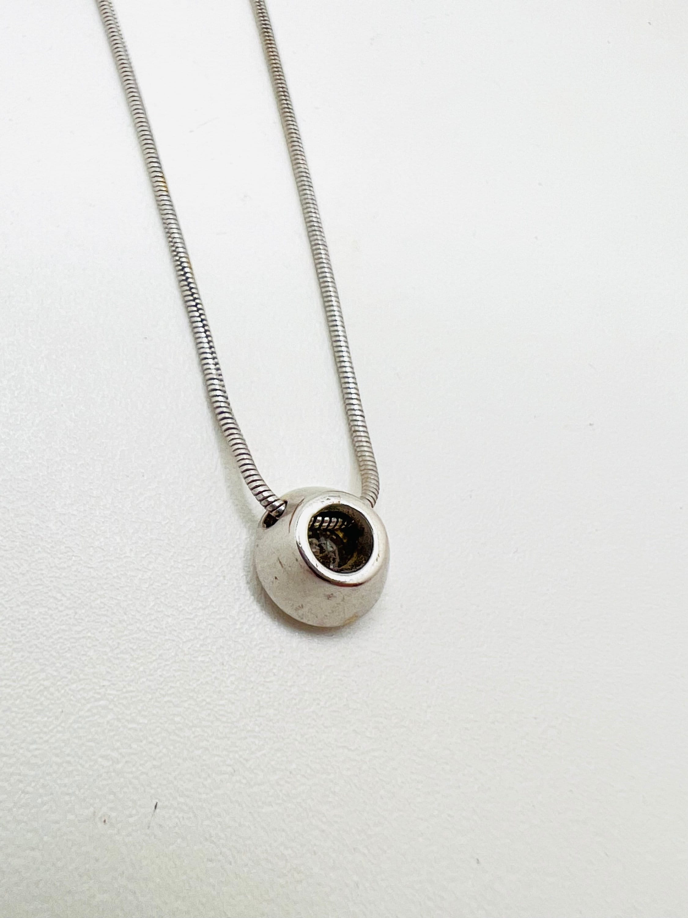 Collanina In Oro Bianco Con Pendente Zaffiro Taglio A Cuore E Diamanti Circolari 1405