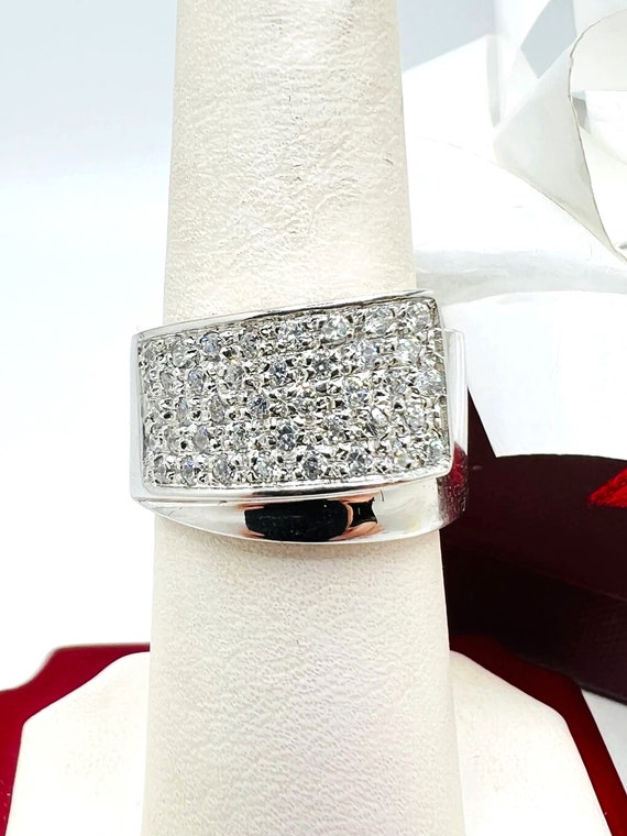 18K White Gold Cubic Zirconia Ring size 7.25