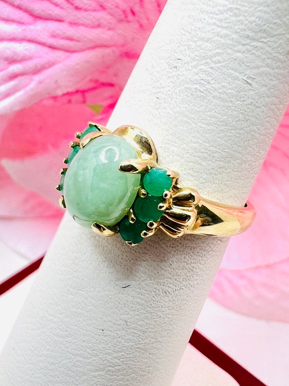 14K Yellow Gold Jade Floral Ring Size 5.75 - image 3