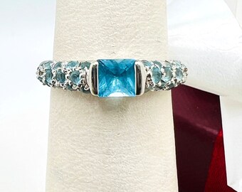 Beautiful 14K White Gold Blue Topaz Ring Size 4.5