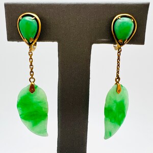 Vintage 14K Yellow Gold Jade Tear Drop Dangle Leaf Earrings