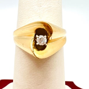 14K Yellow Gold Diamond 0.10ct Designed Ring Size 5.75