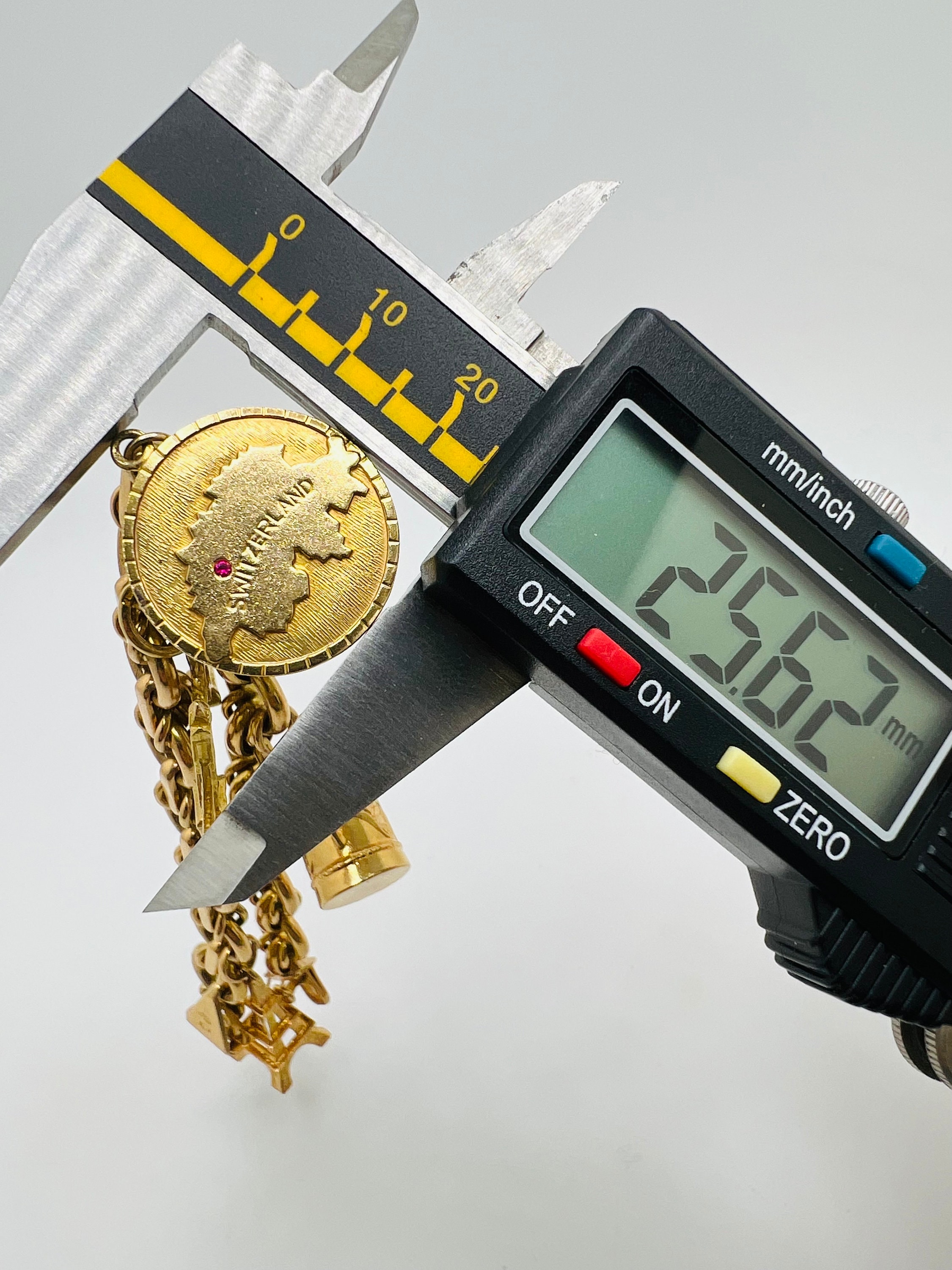 18K イエローゴールド リンクブレスレット チャーム付き サイズ 18K イエローゴールド リンクブレスレット チャーム付き サイズ