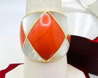 18K Yellow Gold Coral & Mother of Pearl Ring size 7.5