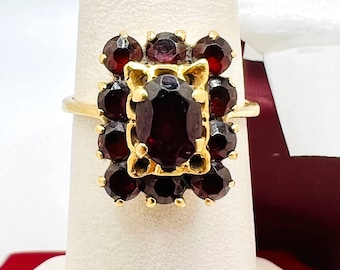 18K Yellow Gold Garnet Ring Size 7