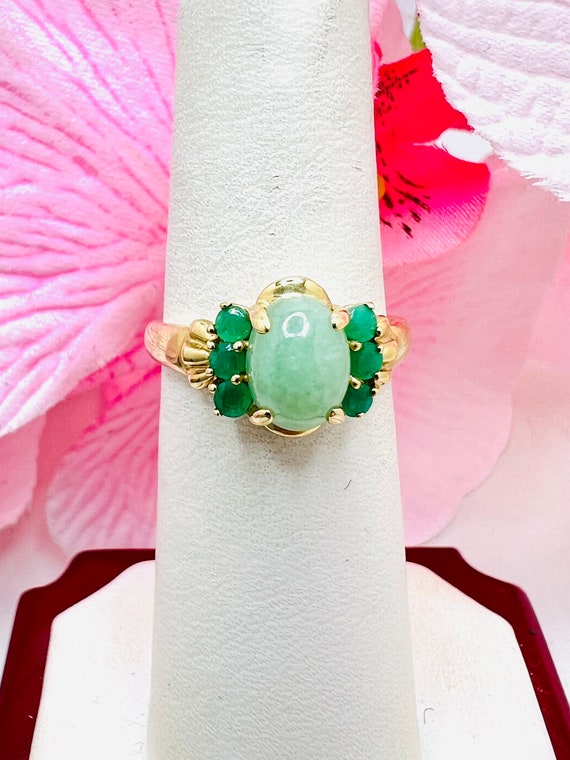 14K Yellow Gold Jade Floral Ring Size 5.75 - image 1