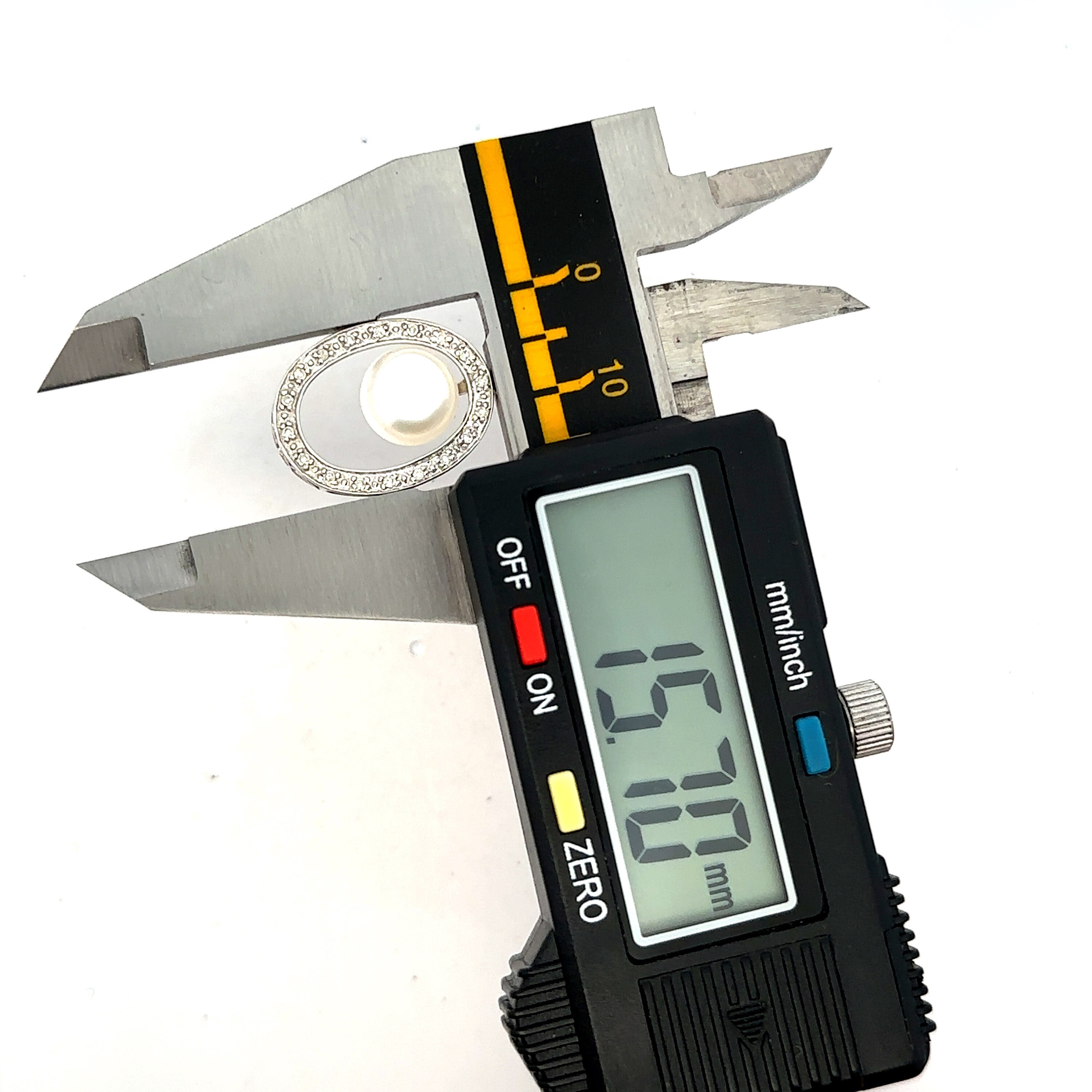 ダイヤモンド0.20カラット、パールオーバルペンダント（14Kホワイト
