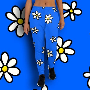 Pantalones deportivos Flower Bomb: pantalones deportivos reciclados para mujer con estampado de flores grandes por todas partes. Tallas XS a 3XL.