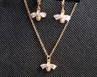 LILIE&WHITE Cute Bee Necklace Bee Bangle Bracelet For Women in Rose Gold Platings Jewelry Set LILIE&WHITE Cute Bee Necklace Bee Bangle Bracelet For Women in Rose Gold Platings Jewelry Set