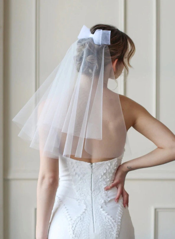 Nanchor Bridal Veil Women's Simple Tulle Short Wedding Veil Ribbon Edge with Comb for Wedding Bachelorette Party (White)
