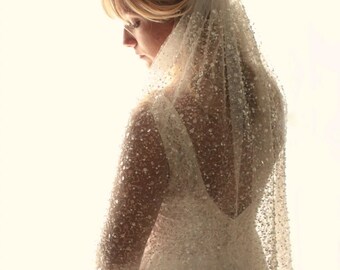 Scattered Beaded Pearl Bridal Veil for Secret Wedding White Beaded Veil with Comb