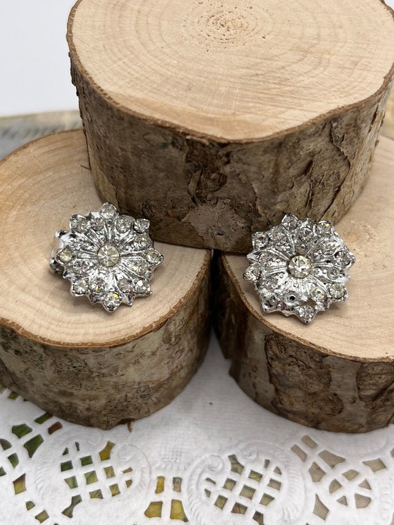 Vintage Silver-Tone Clip-On Flower Warrings with T