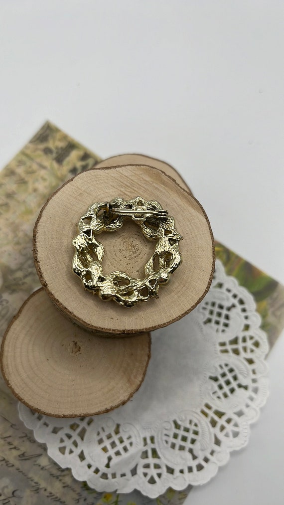 Vintage Gold Tone Wreath Brooch with Faux Pearl a… - image 2