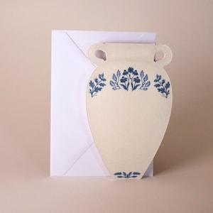 Tarjeta de felicitación con motivos de estilo campestre de Delft. Diseño de jarrón, arte troquelado para celebrar los momentos de la vida, un regalo considerado para amigos y familiares.