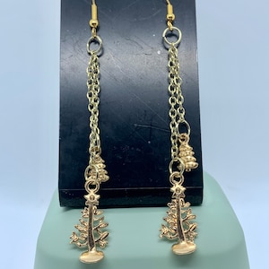 Christmas Tree Earrings || Holiday Tree Dangle Earrings
