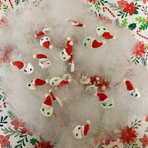 Pendientes Santa Hat Kitty // Pendientes de Invierno Navidad Cat Stud