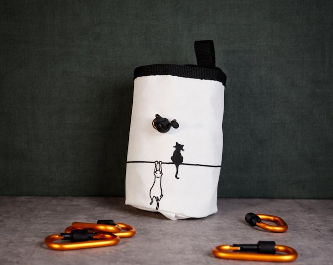 Minimalist Cat Chalk Bag, Cute Climbing Chalk Bag, Black and White Cat Design, Bouldering Chalk Bag
