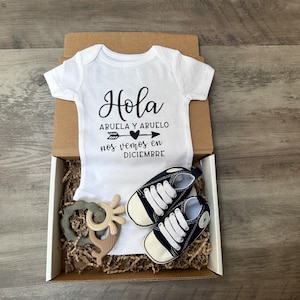 Spanish Pregnancy Announcement Gift Box, Hola Abuelo y Abuela