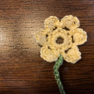 Crochet Flower Bookmark – Handmade Floral Bookmarker, Unique Gift for Readers, Book Lover Gift, Cute Yarn Bookmark with Leaf Accent image 5