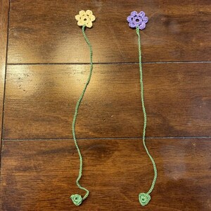 Crochet Flower Bookmark – Handmade Floral Bookmarker, Unique Gift for Readers, Book Lover Gift, Cute Yarn Bookmark with Leaf Accent image 3