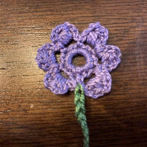 Crochet Flower Bookmark – Handmade Floral Bookmarker, Unique Gift for Readers, Book Lover Gift, Cute Yarn Bookmark with Leaf Accent image 4