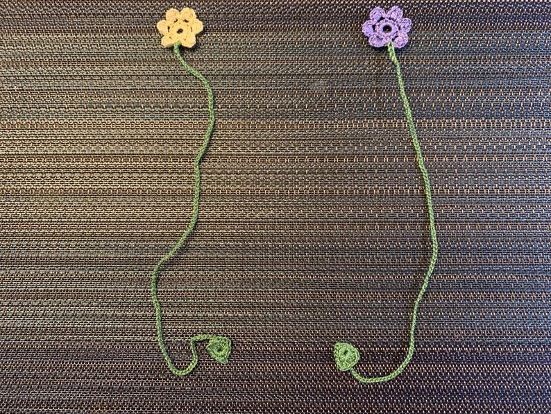 Crochet Flower Bookmark – Handmade Floral Bookmarker, Unique Gift for Readers, Book Lover Gift, Cute Yarn Bookmark with Leaf Accent image 1