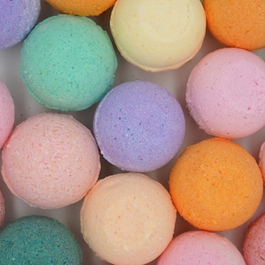 10 Bath Bombs 3oz Spring Sample pack.