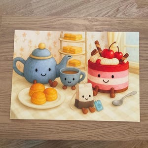Könnte beinhalten: Eine skurrile Illustration einer Teeparty-Szene. Eine blaue Teekanne, eine Tasse und Scones sind mit einem Kuchen mit Kirschen, einem Teebeutel und einem Löffel angeordnet. Die Charaktere haben lächelnde Gesichter.