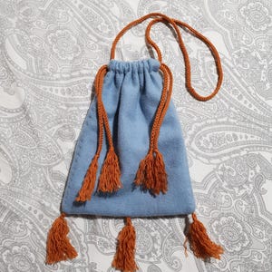 Sac à main médiéval en laine cousu à la main