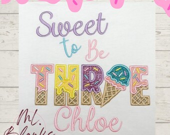 Verjaardagsshirt geborduurd ijs: Sweet to be Three, gepersonaliseerd T-shirt voor meisjes