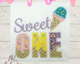 Geborduurd verjaardagsshirt Sweet One: ijshoorntje, gepersonaliseerd