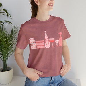 Midcentury Glassware Vintage Retro Cocktail Design in Pink Unisex Jersey Short Sleeve Tee