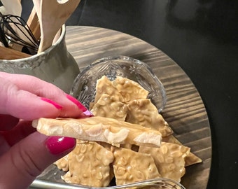 Cacahuete quebradizo delicioso hecho a mano