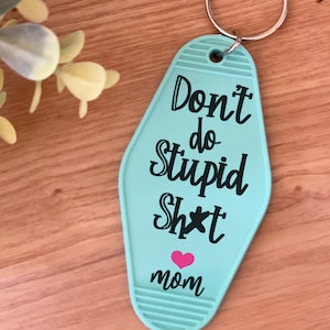 Dont Do Stupid Stuff Schlüsselanhänger, Mom Teenager SVG, Don&#39;t do Dumb Stuff, lustige Schlüsselanhänger Sprüche SVG, Hotel Schlüsselanhänger svg