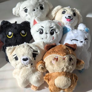 Pluszowy wisiorek Enhypen – 10 cm