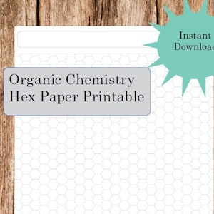 Puede incluir: Papel hexagonal imprimible de química orgánica. El papel tiene un fondo blanco con un patrón de cuadrícula hexagonal gris claro. El texto "Organic Chemistry Hex Paper Printable" está en un rectángulo gris en la parte superior de la página. El texto "Descarga instantánea" está en un círculo turquesa con forma de estrella.