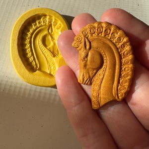 Horse Head Silicone Mold: Food Safe for Fondant, Clay, Resin