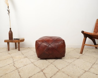 Puf otomano marroquí de cuero hecho a mano, puf otomano cuadrado de cuero marrón, reposapiés y asiento de suelo marroquí.